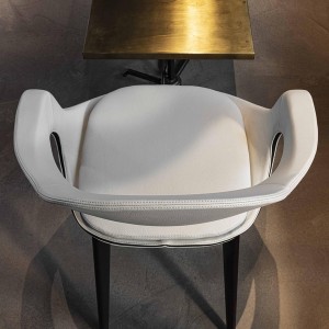 sedia-frenchkiss-enrico-pellizzoni-gambe-in-legno